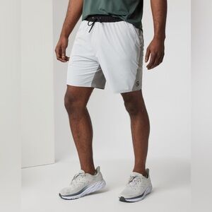 Vuori Men Chromatic Kore Short Lined 7" Performance  Color Frost Grey Size M